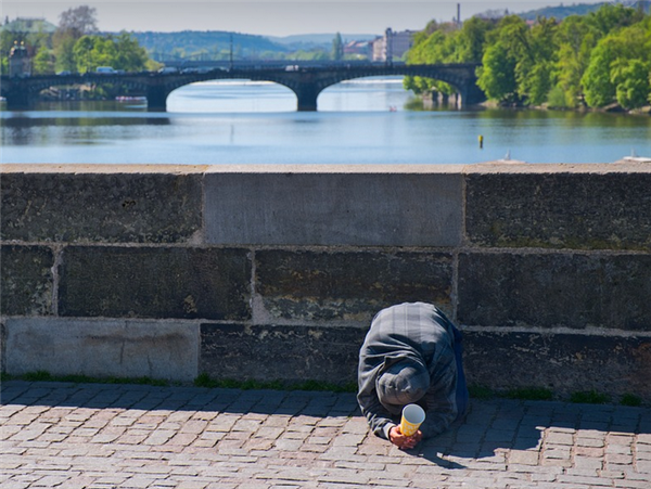 一大波卖惨账号熄火了 抖音新规:禁止公益类账号变现