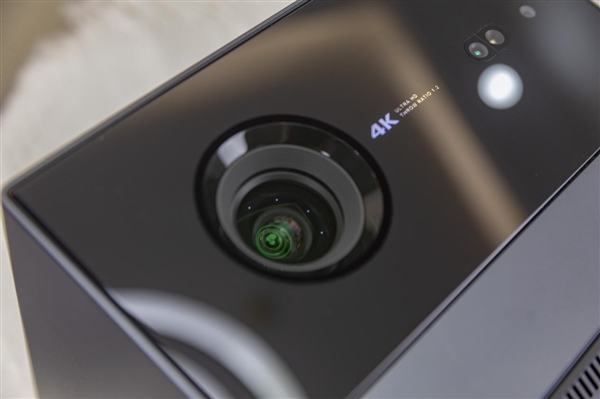 投影仪玻璃镜头好还是树脂镜头好？当贝F6全玻璃画质表现突出