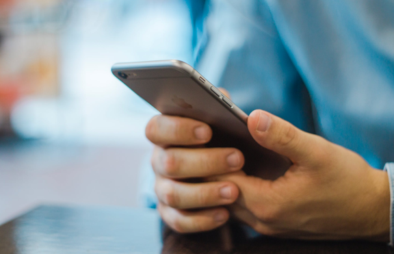 新研究:青少年沉迷刷手机 认知能力或显著下降 新研究:青少年沉迷刷手机 认知能力或显著下降