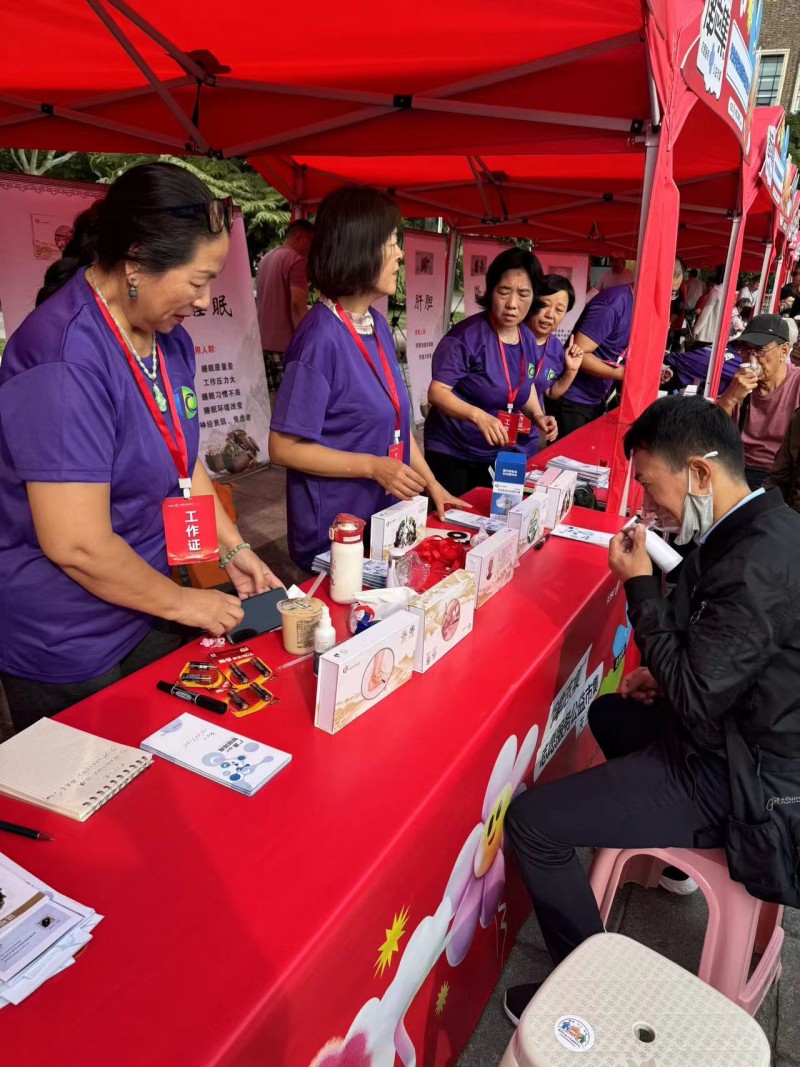 伊康集团以健康为纽带 为“津志集”志愿服务市集增添一抹亮丽色彩