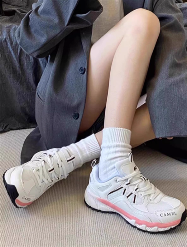 防滑力提升30%+：骆驼盘龙徒步鞋150元起1.2折大促