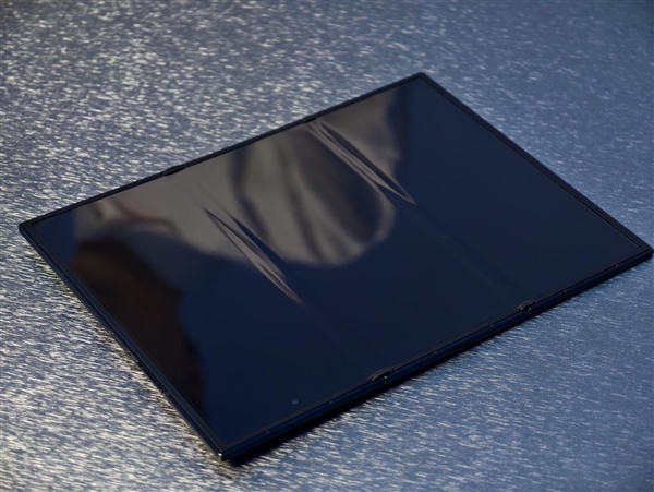 19999元起！三星Galaxy Z TriFold国行真机上手：手机瞬间变10英寸平板